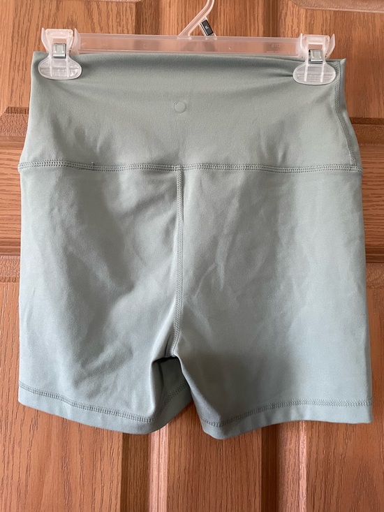 Yogalicious Bike Shorts MEDIUM NWOT - Picture 2 of 4